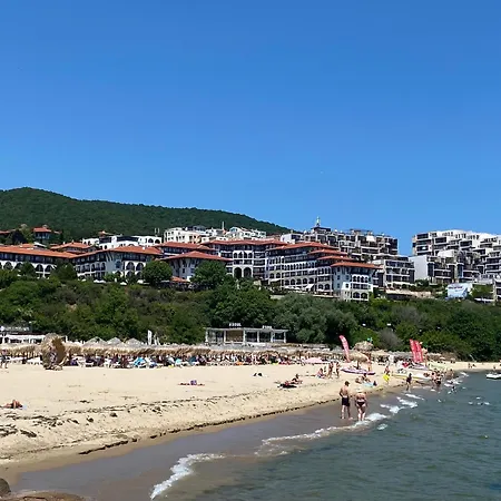 Horizon 13 'a' Апартаменти