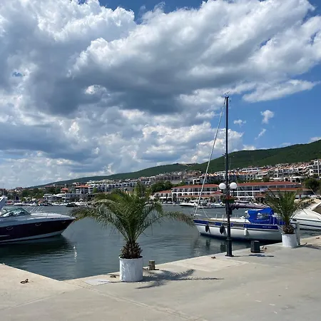 Apartment Horizon 13 'a' *